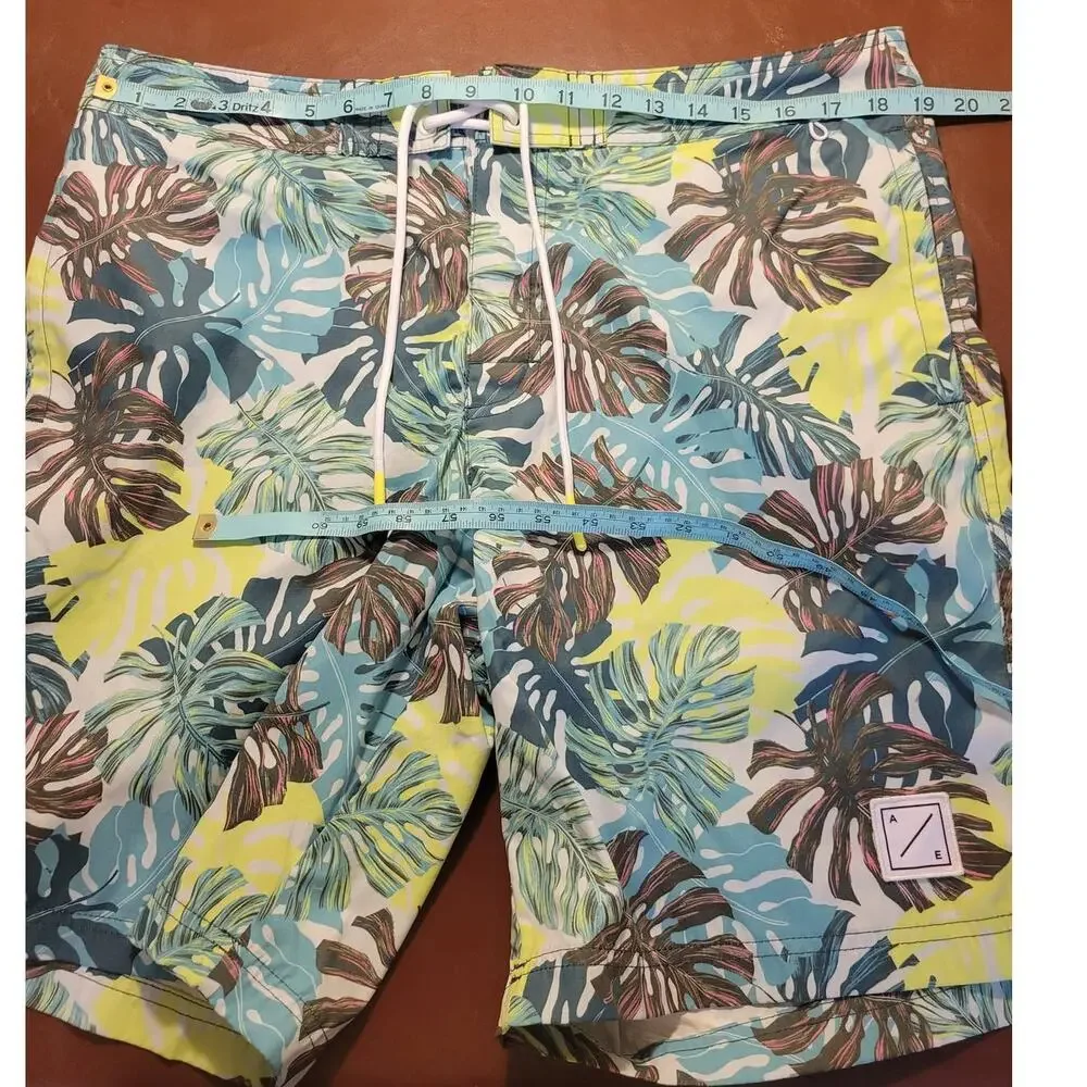NWT American Eagle Multicolor Tropical Print‎ Board Shorts Men's Size Large